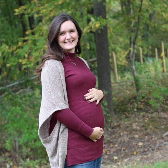 Meet your posher, Alexandra🌿 - Picture 3 of 5